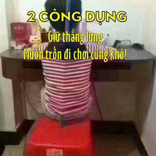 Công dụng của chiếc lỗ trên ghế nhựa.