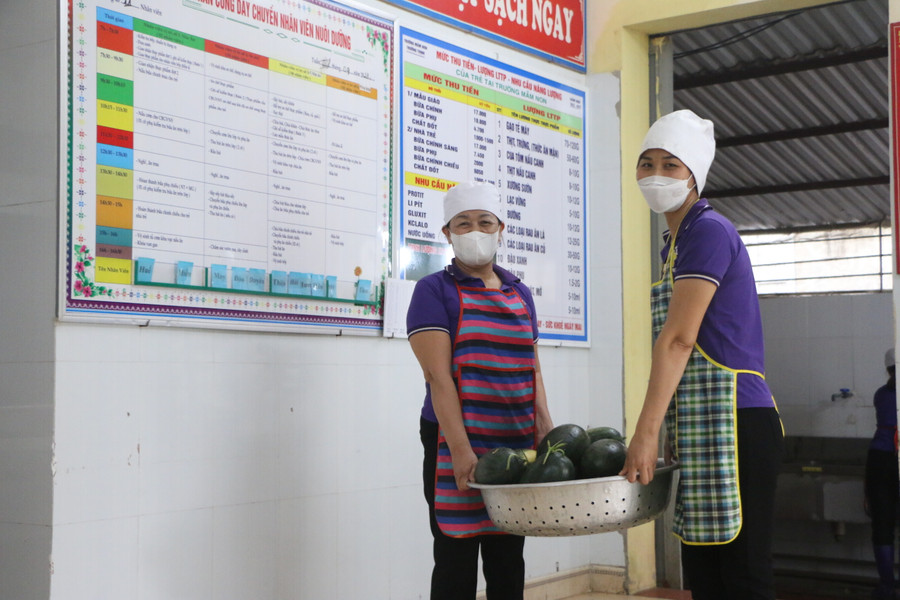 Công việc của nhân viên nuôi dưỡng ở trường mầm non rất nhiều. Công việc của nhân viên nuôi dưỡng ở trường mầm non rất nhiều.