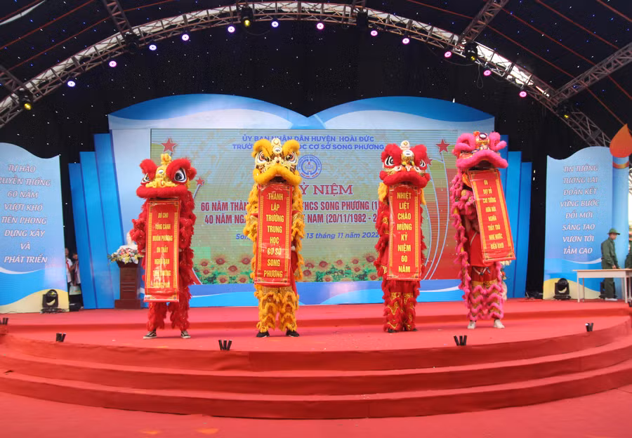 Các tiết mục văn hóa, văn nghệ được biểu diễn tại buổi lễ.