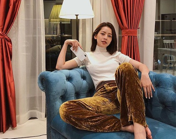 Thế nên mặc chung là cách tiết kiệm rất lý tưởng để tủ đồ càng thêm phong phú, đa dạng.