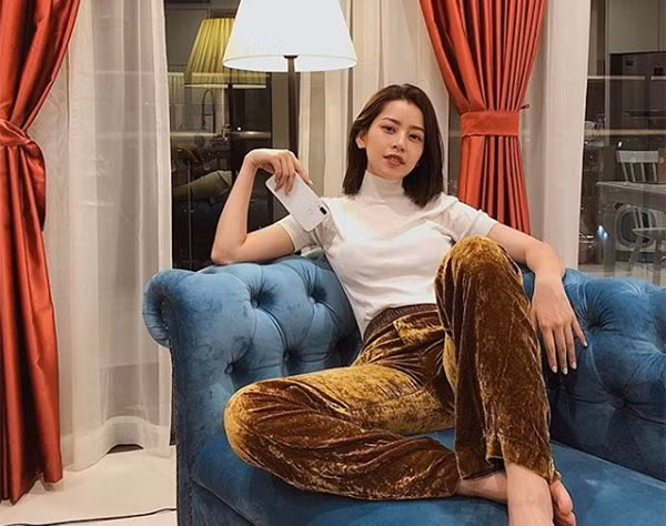 Thế nên mặc chung là cách tiết kiệm rất lý tưởng để tủ đồ càng thêm phong phú, đa dạng.