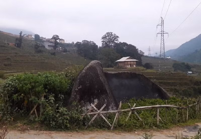 Thực hư bãi đá cổ Sa Pa bị 