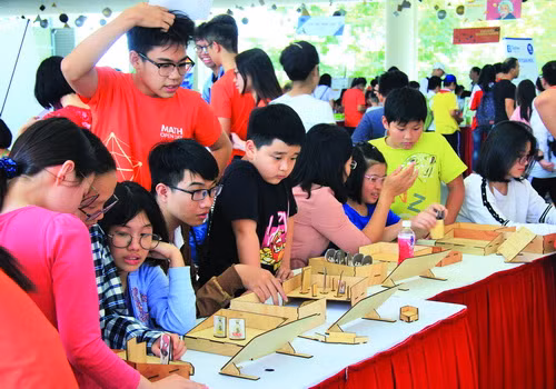 Giải mã thế giới hỗn độn bằng toán học 