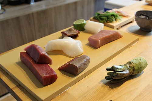 Cá tươi và wasabi. Ảnh: Munchies