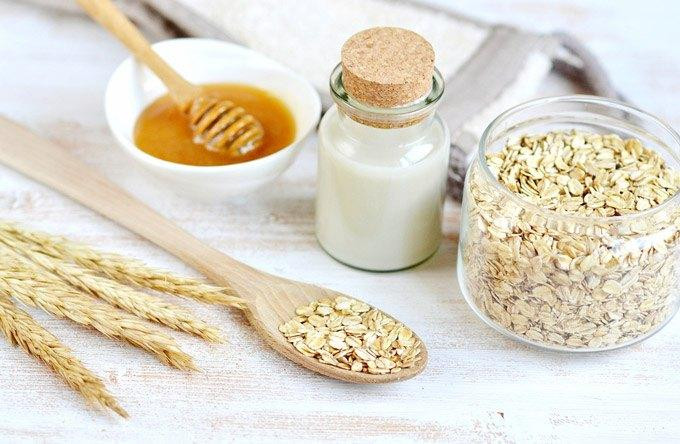 Mặt nạ này là phương thuốc tốt nhất nếu làn da của bạn bị bong tróc trong mùa đông, vì mật ong và bột yến mạch đều giàu đặc tính trẻ hóa và cấp ẩm - Ảnh: Internet Mặt nạ này là phương thuốc tốt nhất nếu làn da của bạn bị bong tróc trong mùa đông, vì mật ong và bột yến mạch đều giàu đặc tính trẻ hóa và cấp ẩm - Ảnh: Internet