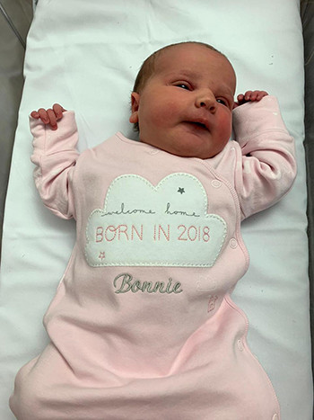 Bé Bonnie Raye mới chào đời. Ảnh:Sun Bé Bonnie Raye mới chào đời. Ảnh: Sun