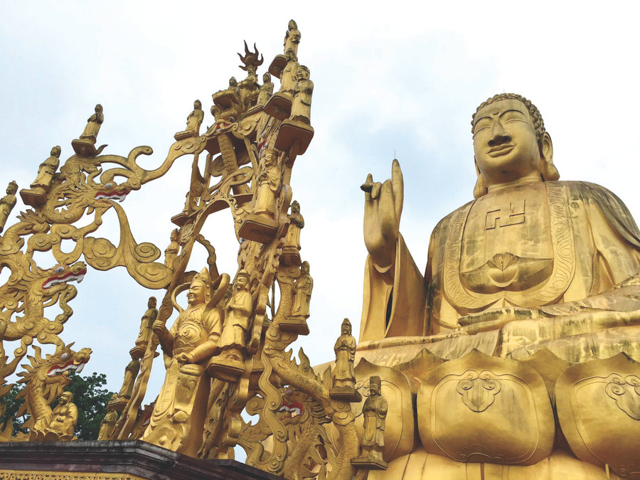 Quần thể tượng trong chùa Thác Vàng