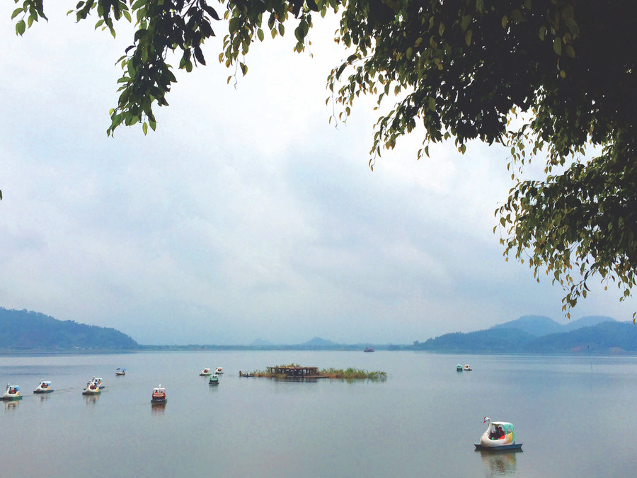 Hồ Núi Cốc thơ mộng gắn với chuyện tình nàng Công, chàng Cốc