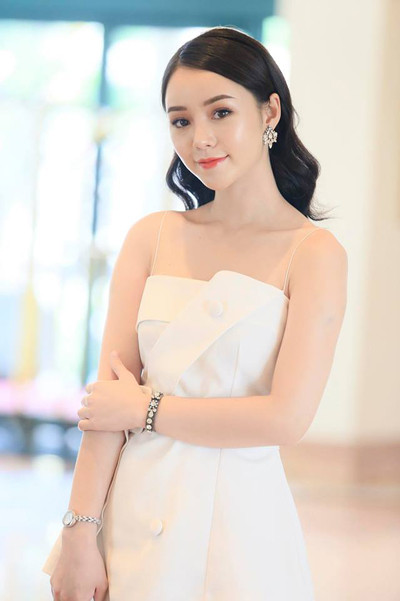 Quỳnh Kool mới tham gia phim "Mẹ ơi, bố đi đâu rồi". Trong phim, cô vào vai Ly - cô em thứ hai trong một gia đình có ba chị em gái. Ly xinh đẹp, sành điệu, thích mua sắm, làm đẹp. Cô diễn chung với NSND Lê Khanh, Diễm Hằng, Mạnh Quân... Trước khi đóng Quỳnh Búp Bê, Quỳnh Kool từng tham gia một số phim truyền hình như Đi qua mùa hạ, Lời ru mùa đông. Ngoài ra, cô nổi tiếng trên mạng xã hội nhờ xuất hiện trong một số sitcom hài như Kem xôi, Loa phường... Diễn viên cũng đóng chính trong MV Vợ người ta của ca sĩ Phan Mạnh Quỳnh.