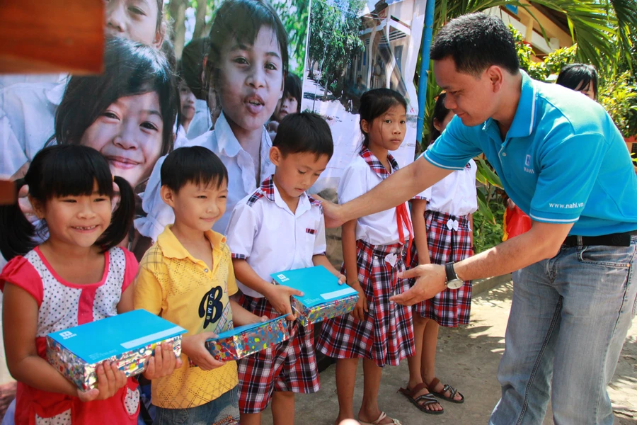 Tiếp sức học sinh vùng biên giới