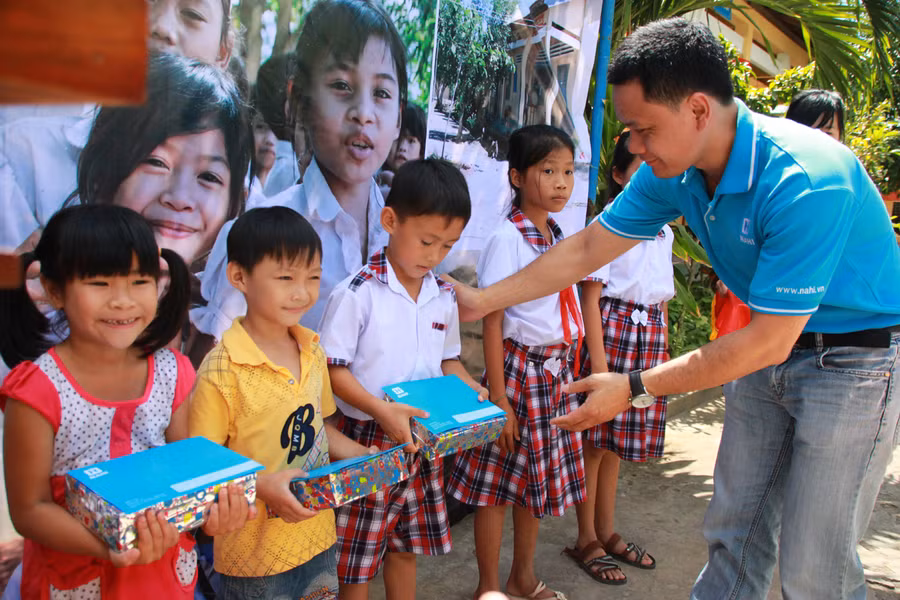 Tiếp sức học sinh vùng biên giới