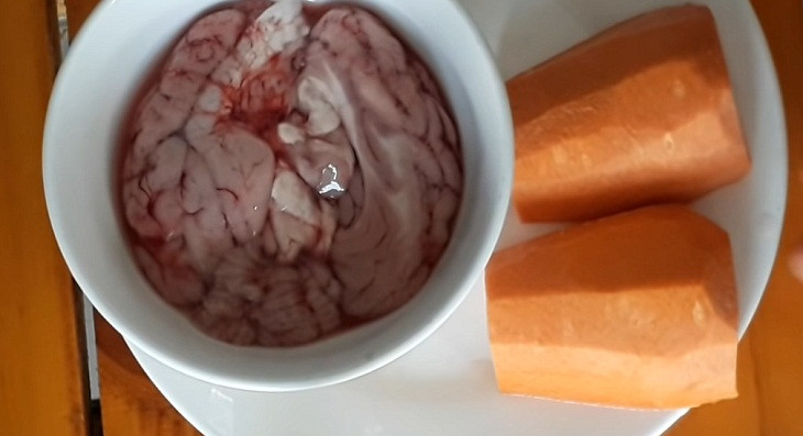 Tưởng béo bổ cho con ăn nhiều món này, mẹ đang làm hại con ảnh 3 cach-nau-chao-oc-heo-cho-be-bo-duong-ma-khong-bi-tanh-6