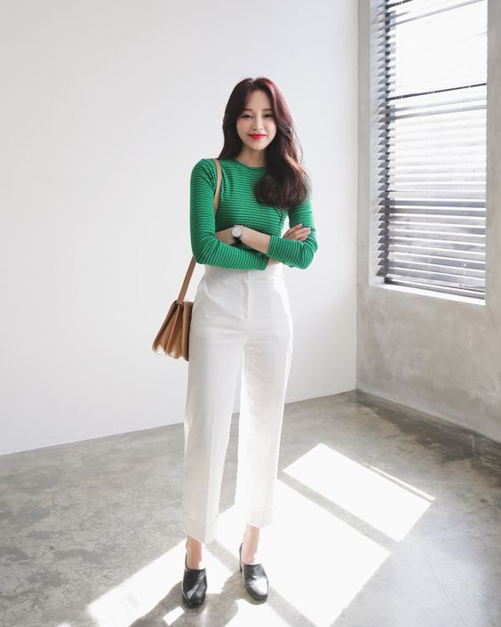 Bí quyết phối đồ với sắc xanh đẹp và chất như fashionista ảnh 6 phoi-do-sac-xanh-di-lam-nhung-ngay-cuoi-nam-95bd64