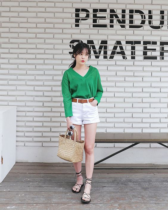 Bí quyết phối đồ với sắc xanh đẹp và chất như fashionista ảnh 11 phoi-do-sac-xanh-di-lam-nhung-ngay-cuoi-nam-f40dcb