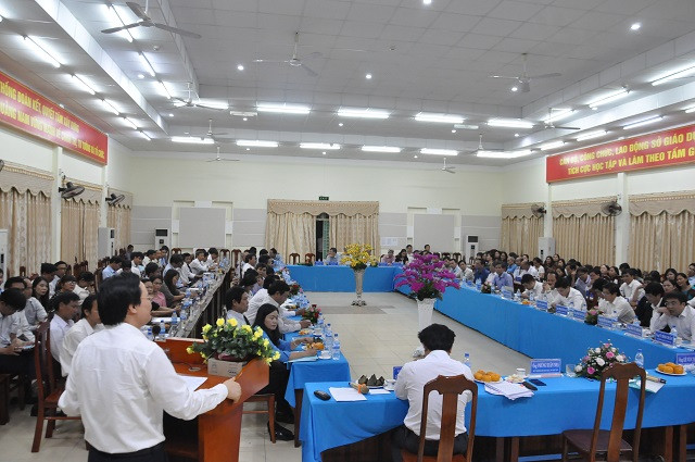 Bộ trưởng Phùng Xuân Nhạ thẳng thắn tiếp thu ý kiến kiến nghị và chia sẻ những khó khăn với ngành GD&ĐT tỉnh Quảng Nam