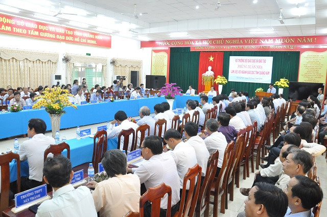 Quang cảnh buổi làm việc.