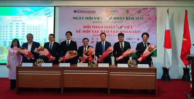 Trường ĐH Đông Á và các doanh nghiệp Nhật Bản ký kết hợp tác đào tạo. Trường ĐH Đông Á và các doanh nghiệp Nhật Bản ký kết hợp tác đào tạo.