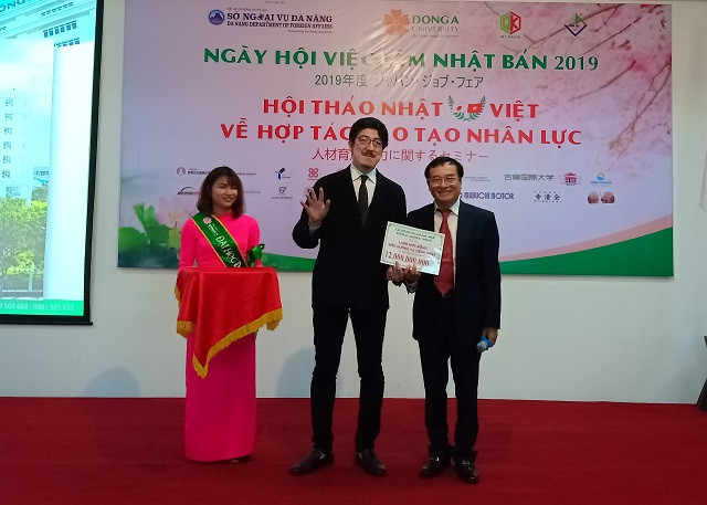 Các doanh nghiệp Nhật Bản trao tặng 12 tỷ đồng học bổng cho sinh viên.