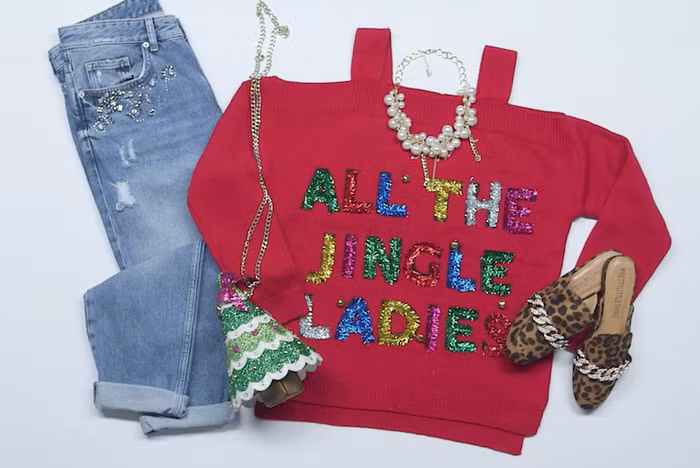 5 chiêu mix áo len cực dễ thương cho chị em đi chơi Giáng sinh sắp tới