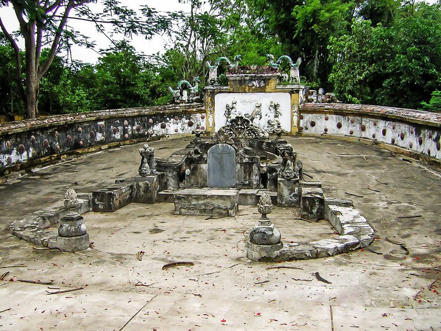 Lăng mộ của quan Thượng thư Phạm Đăng Hưng. Lăng mộ của quan Thượng thư Phạm Đăng Hưng.