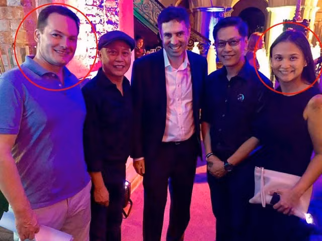 Chồng cũ của Hồng Nhung tình tứ, thân mật bên một người phụ nữ Myanmar.