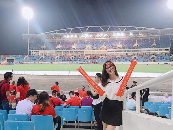 Co dong vien xinh dep bi 