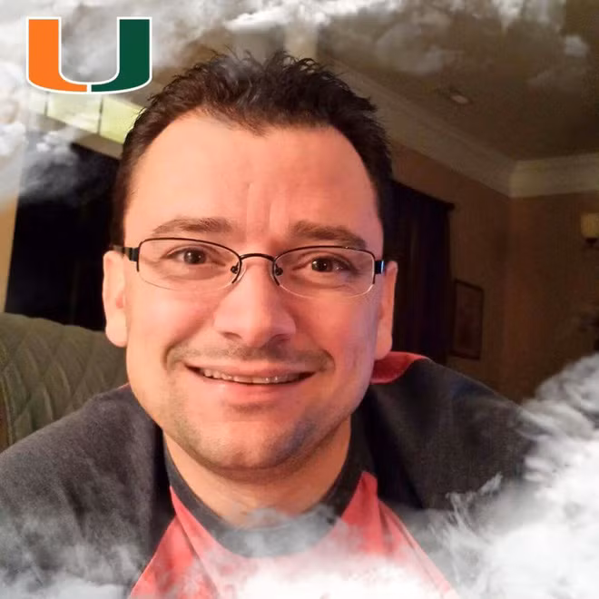 Nhặt được túi tiền, người đàn ông đi ngay tới ngân hàng làm 1 điều khiến ai cũng nể phục - Ảnh 1.