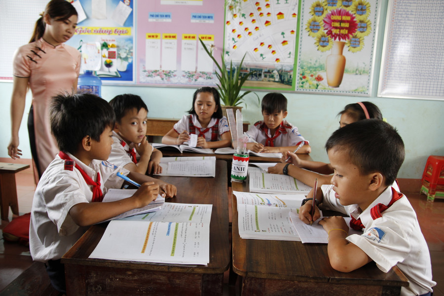 Giáo viên quan sát và đánh giá suốt quá trình học của HS