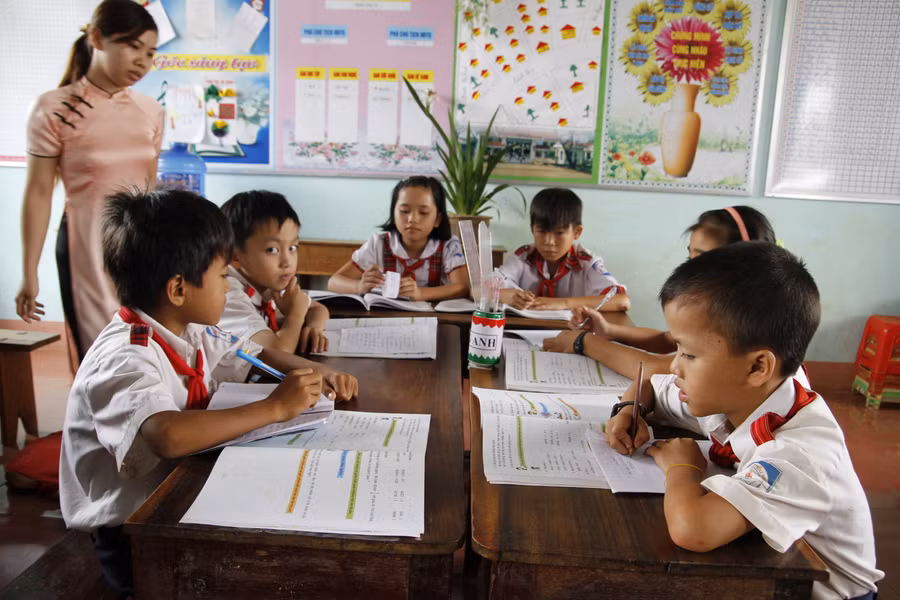 Giáo viên quan sát và đánh giá suốt quá trình học của HS