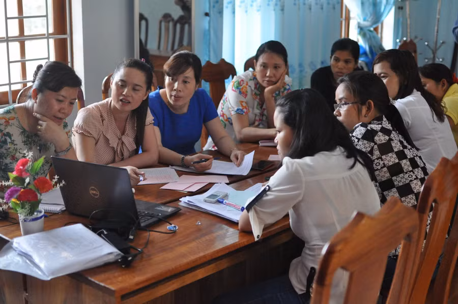 Xây dựng môi trường học tập thuận lợi để giáo viên phát triển chuyên môn 