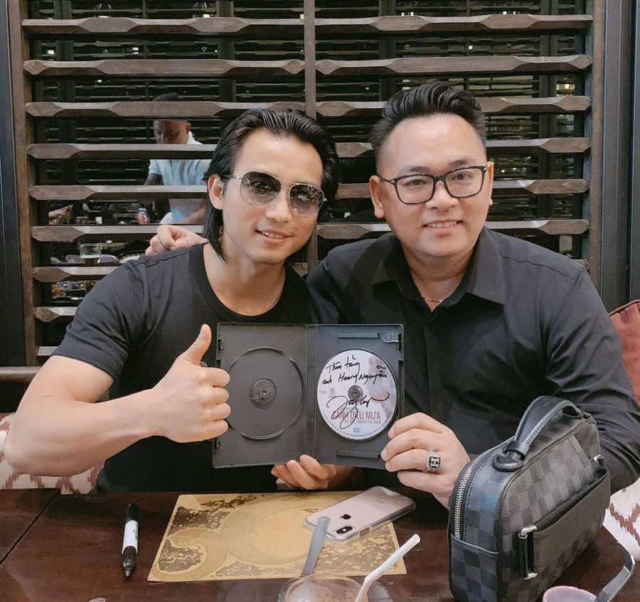 Bầu show Henry Nguyễn. Bầu show Henry Nguyễn.