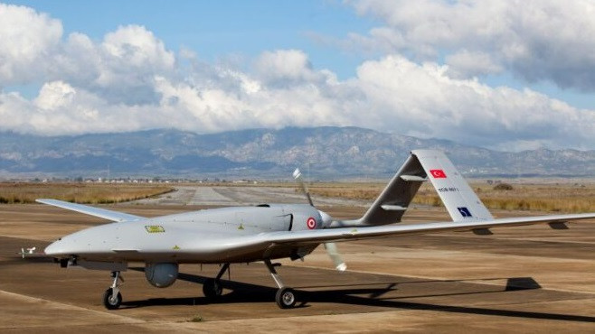UAV Bayraktar TB2 của Thổ Nhĩ Kỳ tại căn cứ không quân Gecitkale gần Famagusta, thuộc Cộng hòa Bắc Síp Thổ Nhĩ Kỳ tự xưng, vào ngày 16/12/2019 UAV Bayraktar TB2 của Thổ Nhĩ Kỳ tại căn cứ không quân Gecitkale gần Famagusta, thuộc Cộng hòa Bắc Síp Thổ Nhĩ Kỳ tự xưng, vào ngày 16/12/2019