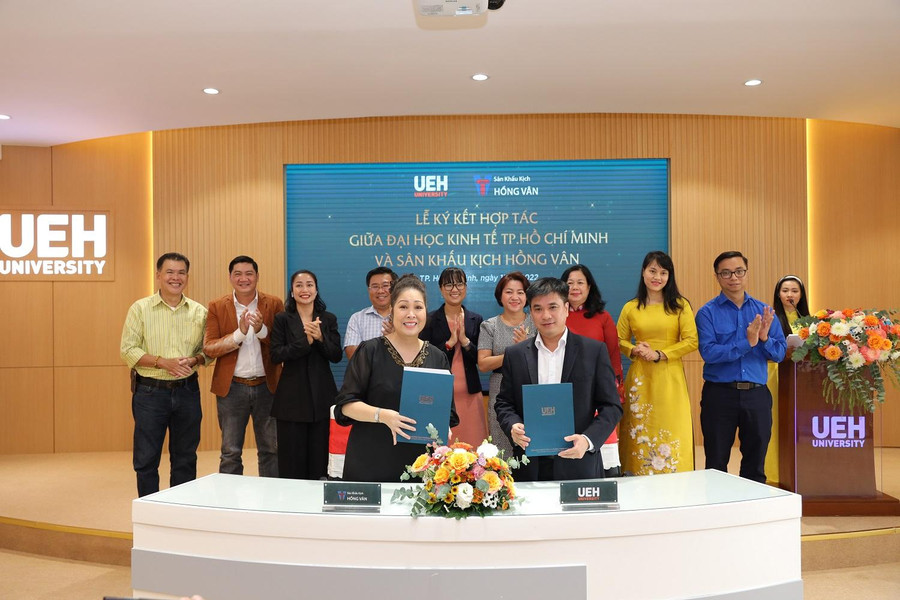 Ký kết hợp tác giữa Trường đại học Kinh tế TPHCM và Sân khấu Kịch Hồng Vân.