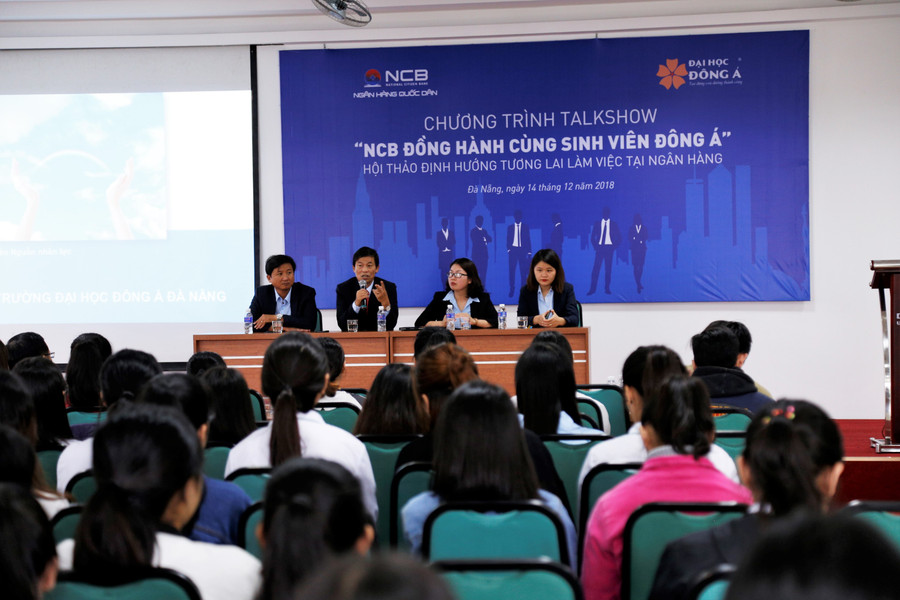 Hội thảo Định hướng tương lai làm việc tại ngân hàng