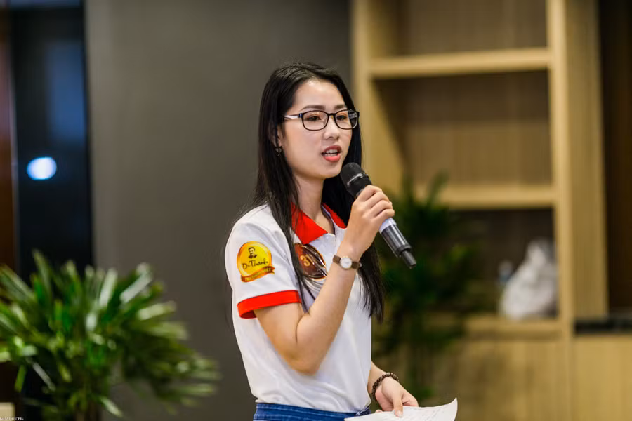 Thí sinh tham gia nội dung hùng biện tiếng Anh.