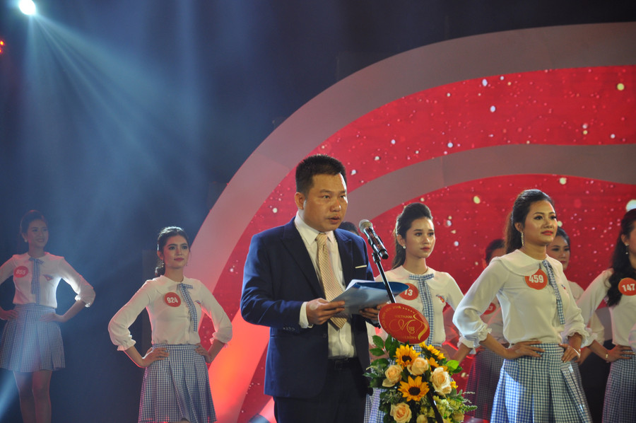 Ông Bùi Quang Huy phát biểu khai mạc chung kết cuộc thi.