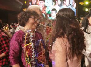 Khán giả lớn tuổi cũng hào hứng với sự kiện đón Trung thu tại Văn Miếu – Quốc Tử Giám