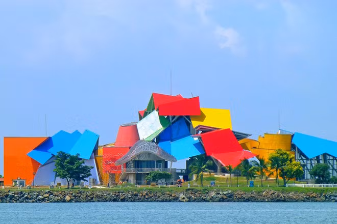 Những ngôi nhà kỳ dị khiến bạn nhìn lại vì tưởng thế giới méo mó hết cả rồi - Ảnh 15.