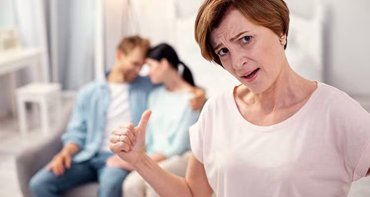 Nhà có 2 mẹ chồng