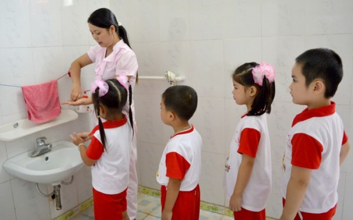 3 loi khuyen thiet thuc cho cha me co con hay om vat