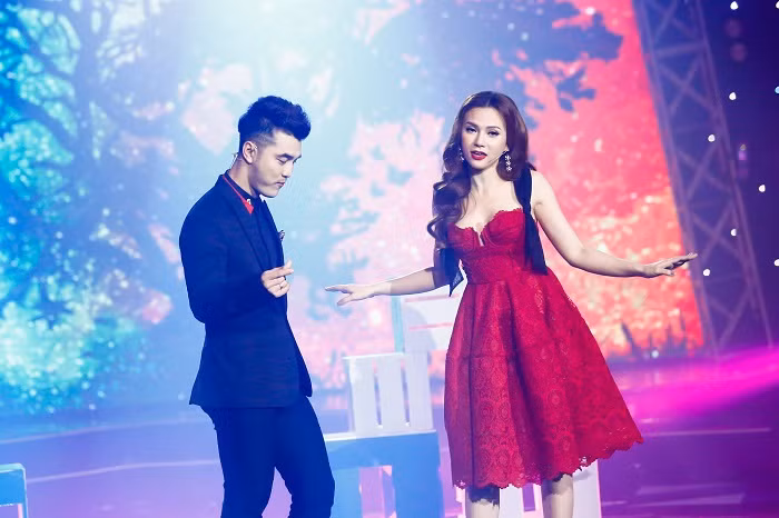 Ưng Hoàng Phúc – Thu Thủy luôn tạo sức hút lớn mỗi khi có dịp đứng chung sân khấu. 