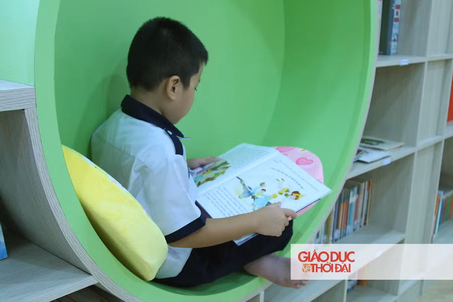 Góc đọc sách siêu đáng yêu, thu hút nhiều học sinh.