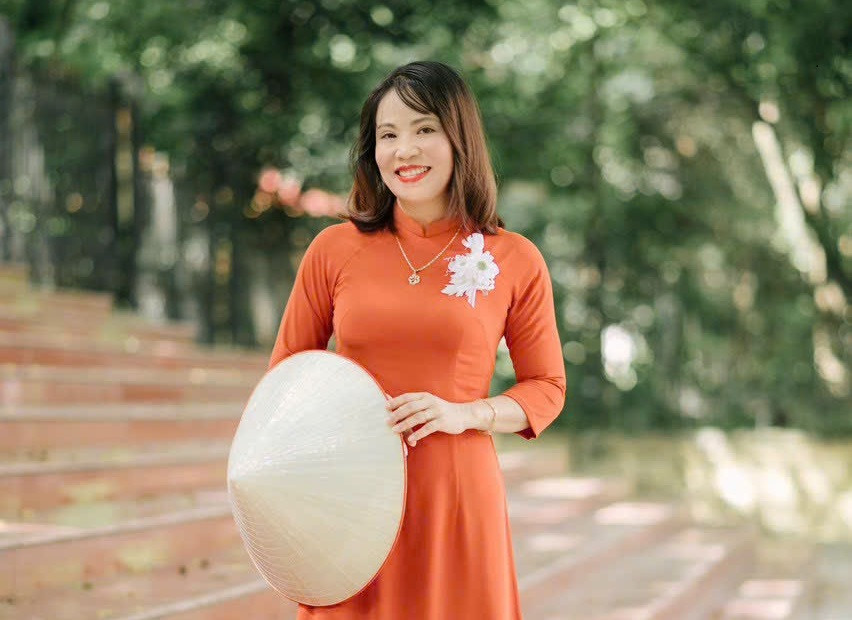 Cô Nguyễn Thị Anh - giáo viên Ngữ văn Trường THPT Kim Ngọc, TP Vĩnh Yên, tỉnh Vĩnh Phúc. Ảnh: NVCC. Cô Nguyễn Thị Anh - giáo viên Ngữ văn Trường THPT Kim Ngọc, TP Vĩnh Yên, tỉnh Vĩnh Phúc. Ảnh: NVCC.