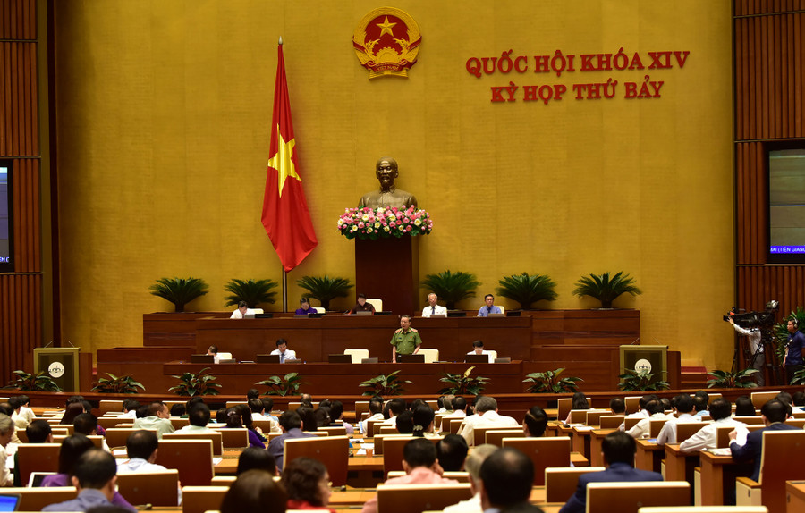 Toàn cảnh ngày đầu của phiên chất vấn và trả lời chất vấn tại Kỳ họp thứ 7, Quốc hội khóa XIV. Ảnh: Quang Khánh