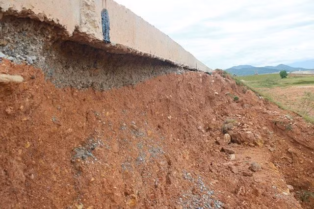 Sạt lở nghiêm trọng tại dự án nghìn tỉ - 1