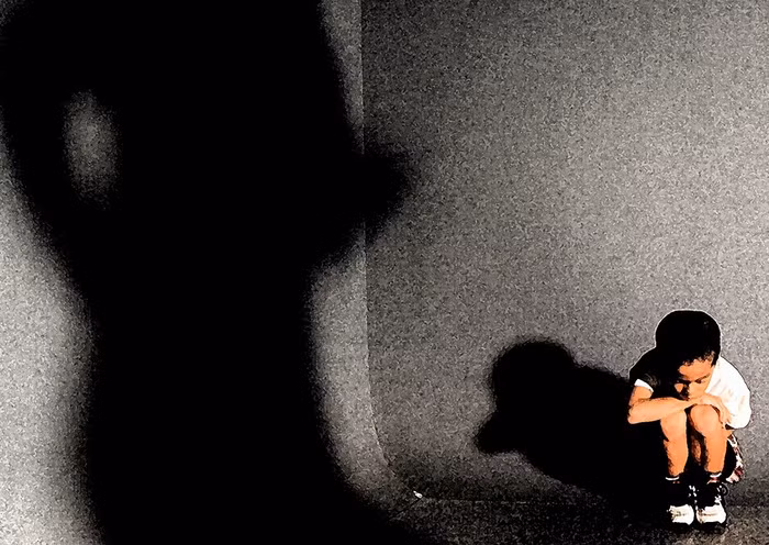 Giận con không làm bài tập về nhà, người mẹ đã làm chuyện quá kinh khủng