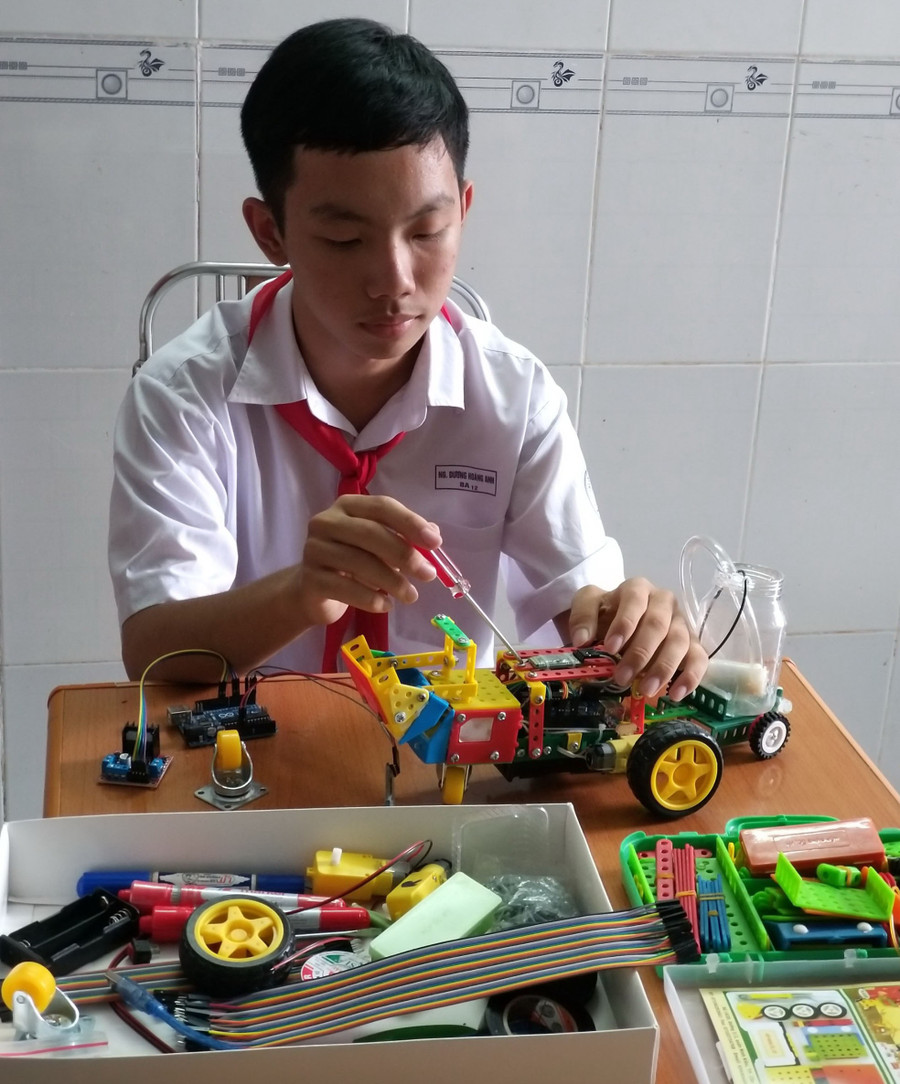 Robot nhà nông của học sinh trung học ảnh 1