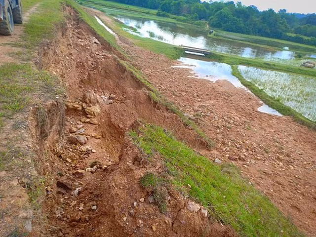 Sạt lở nghiêm trọng tại dự án nghìn tỉ - 2