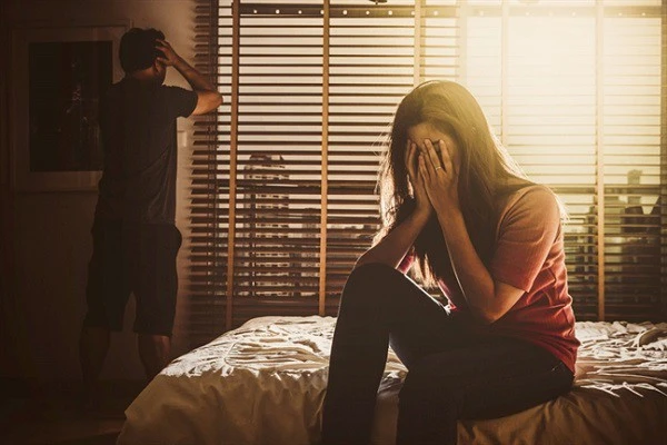 Chồng luôn mặc quần áo kín mít khi ngủ, vợ khóc nghẹn khi tình cờ biết được nguyên nhân 