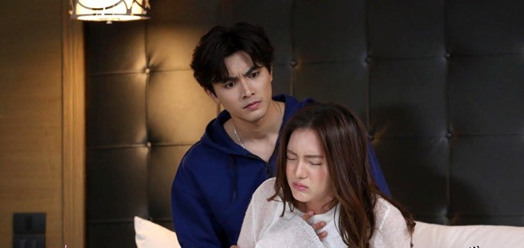 Chồng đánh đuổi vợ vì thứ nhạy cảm trên sàn nhà, nhưng khi biết sự thật thì rớt nước mắt